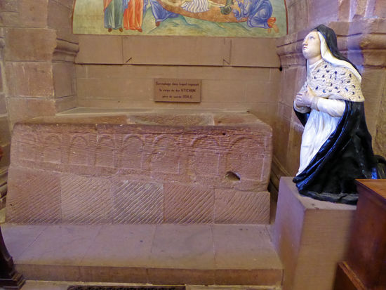 Chapelle de la Croix – Kreuzkapelle
Der Eticho-Sarg enthielt die Gebeine des Vaters der Toten. Eticho war ein fränkischer Herzog.