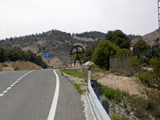 In der Umgebung von Vélez Blanco wurden mehrere mehrere prähistorische Höhlen entdeckt. Die bekannteste von ihnen ist die Cueva de los Letreros - UNESCO, in der ca. 8.000 Jahre alte steinzeitliche Felszeichnungen gefunden wurden, die Menschen, Tiere und verschiedene Symbole darstellen. Darunter das einen Bogen tragende Strichmännchen Indalo, das mittlerweile als Symbol der Region Almería dient.