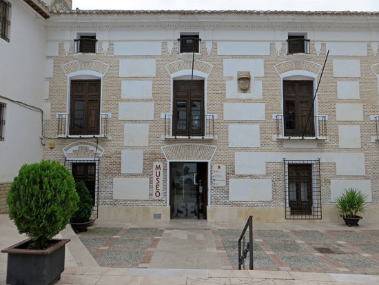 Antiguo Hospital Real (1765) mit Touristenbüro und Museo Comarcal Velezano (Centre de Interpretacion El Arte y su Tiempo)