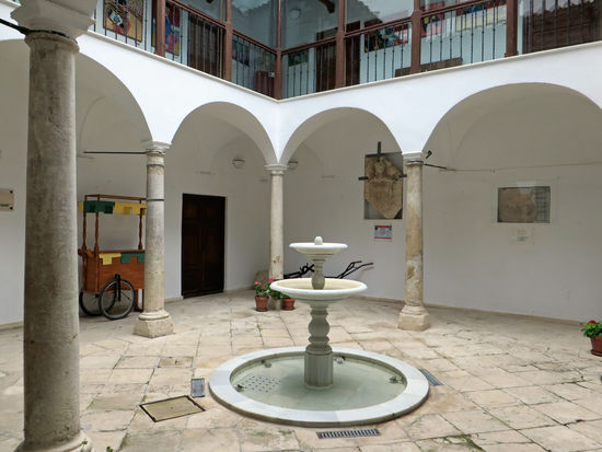 Museo Comarcal Velezano (Centre de Interpretacion El Arte y su Tiempo)