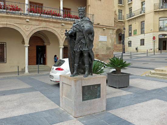 Lorca - Auf dem schönen Platz - Plaza Espana - findet sich auch eine Skulptur von Alfons X., genannt der Weise – El Sabio (1221-1284).