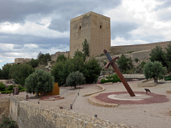 Castillo de Lorca - Fortaleza del Sol
großartig gestaltete Sonnenuhr in Form eines Schwertes