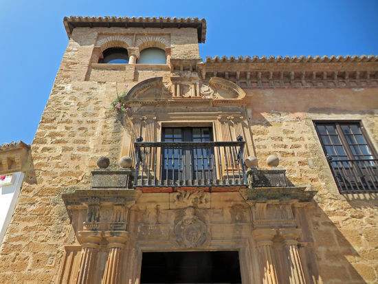 Palacio de Mondragon, auch bekannt als Palacio del Marques de Villasierra.