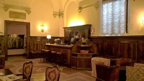 Aufenthaltsraum mit Bar -  Hotel Abbazia