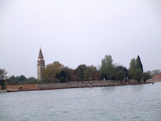Mazzorbo - Kirche Santa Caterina aus dem 14. Jh., in deren Campanile die älteste Glocke der Lagune hängt (1318)