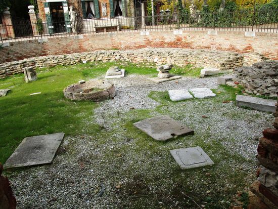 Überall Ausgrabungen