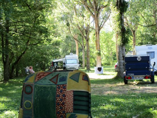 Es sind nur wenige Camper auf dem Platz