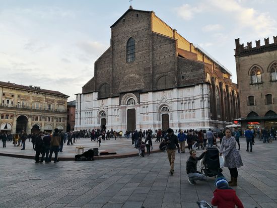 Piazza Maggiore mit Basilica di San Petronio