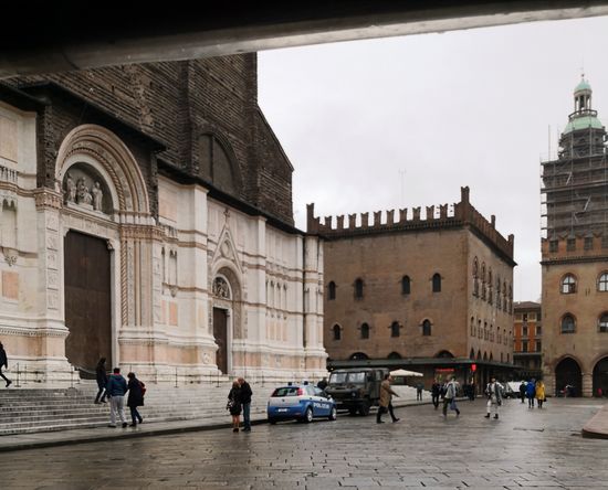 Rechts neben der Basilica Palazzp Notai