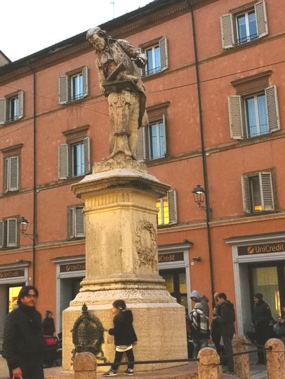 Piazza Galvani mit Statue Luigi Galvani