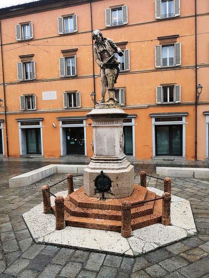 Piazza Galvani mit Statue Luigi Galvani
