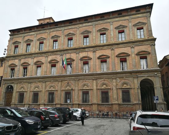 Der Palazzo Malvezzi de 'Medici ist ein Palast im Renaissance- Stil in der Via Zamboni Nr. 13 im Zentrum von Bologna , Italien . Der Palast beherbergt heute die Büros der Provinzverwaltung.