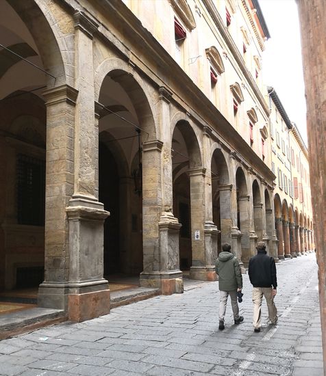 Palazzo Malvezzi Campeggi ist ein Renaissance- Palast in der Via Zamboni Nummer 22, an der Ecke (Südwesten) mit der Via Marsala, im Zentrum von Bologna , Region Emilia Romagna, Italien . Es liegt gegenüber von San Giacomo Maggiore und nordöstlich des Palazzo Magnani . Derzeit beherbergt es die Rechtsfakultät der Universität von Bologna .