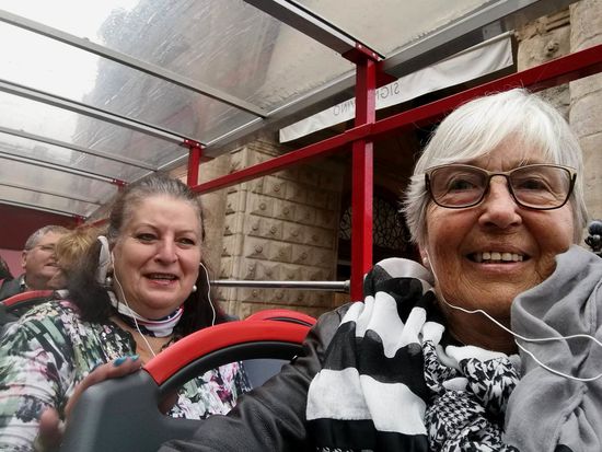 Meine Freundin Anneken und ich - wir haben uns von dem bisschen Regen nicht die Laune verderben lassen.