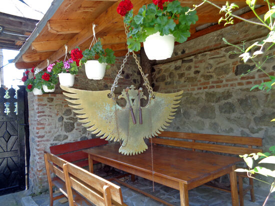 Damit wird zum Gebet und zum Essen gerufen.