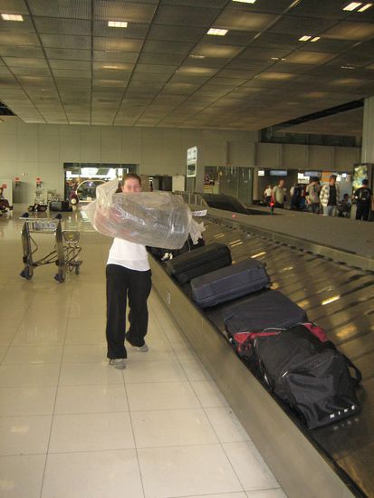 Andi freut sich ueber den schnell gefundenen Rucksack