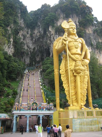 Unterhalb der Batu Caves