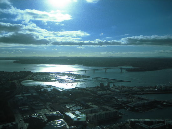 Blick auf die Habour Bridge von Auckland