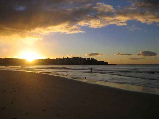 Sonnenaufgang am berühmten Bondi Beach