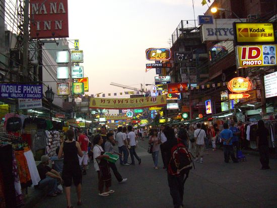 Kao San Road
Die Strasse in der die Post abgeht wo sich das junge Partyvolk triff (drink and shopping mile)