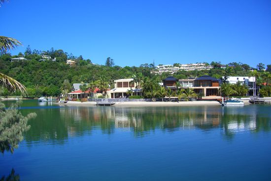 es paar tüpisch eifachi Hüsli in Noosa...