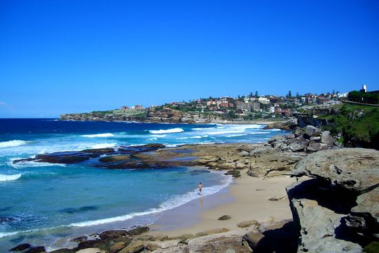 Tamarara und gad hindedra min geliebt Bronte beach mit gewaltige Braecher