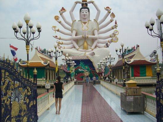 uhhh ist nicht der Big Buddha auf Samui aber ist doch recht verdammt BIG oder??
Die Tempelanlagne sind eifach absolut gewaltig und wunderschoen.