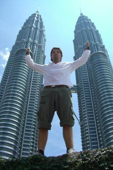 BIG STUFI AND THE SMALL PETRONAS TWINTOWERS