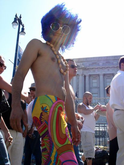 oder ihn hier...
der sogar eine richtige Regenbogenausstrahlung hat 