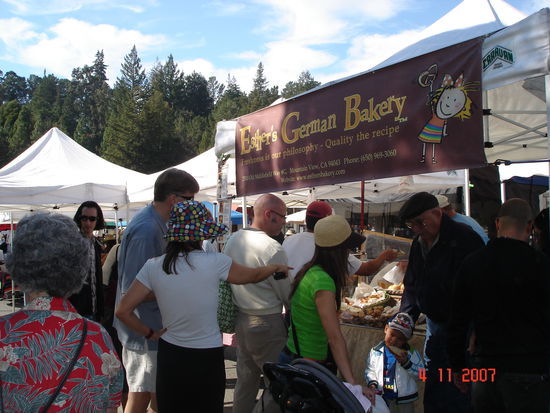 uiii, unsere deutsche Baeckerei, von der es jeden Sonntag frisches Brot fuer 7$ gibt...