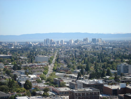 und nochmal bei etwas besserem Wetter:
Oakland...