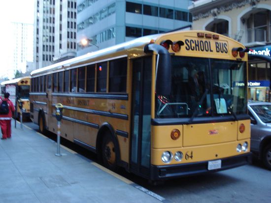 Auf dem Weg zum Festumzug
ein typischer amerikanischer Schulbus Mitten in San Francisco