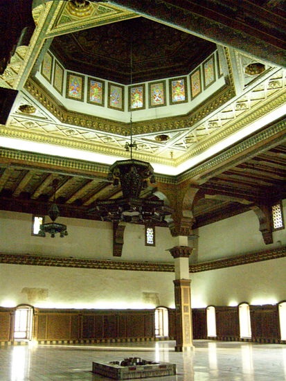 Der Thronsaal, welchen der Sultan Qait Bey 1472 erbauen ließ mit seiner eindrucksvollen, restaurierten Holzdecke.