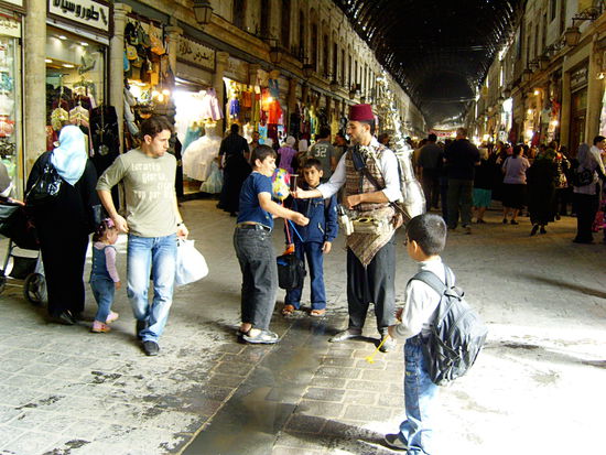 Der Teeverkäufer im Basar