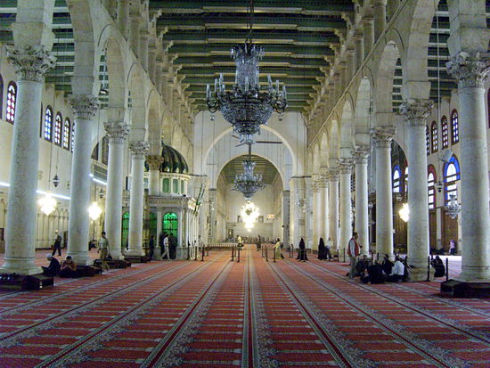 Blick durch die Moschee