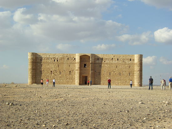 Karawanzerei oder Festung im Qasr al-Kharana