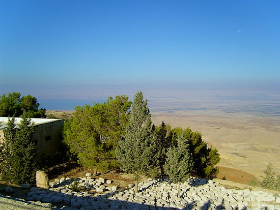 Blick auf das gelobte Land und das tote Meer