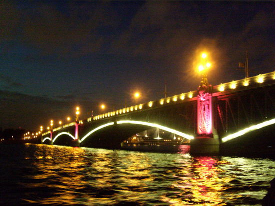 Brücke über die Newa