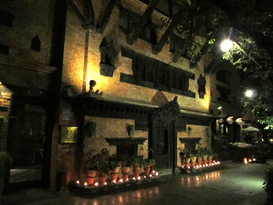 Abendstimmung im Innenhof des Dwarika`s