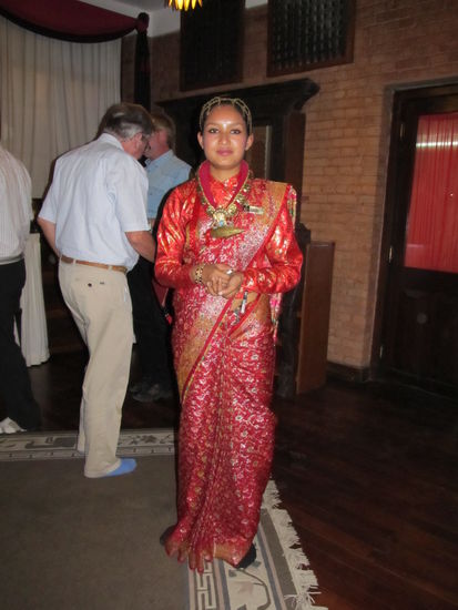 Mädchen in nepalesischer Tracht