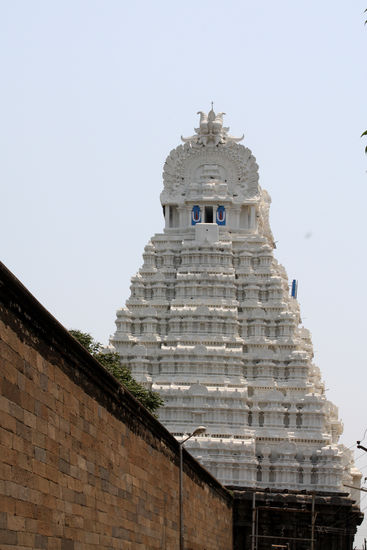 Der Haupteingangsturm zum Tempel