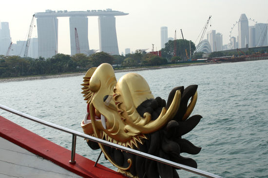 Spielbank und Riesenrad, die Wahrzeichen von Singapur