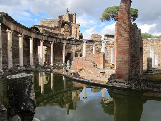 Das Wassertheater, wo Hadrian zu den Kulissen gefahren wurde