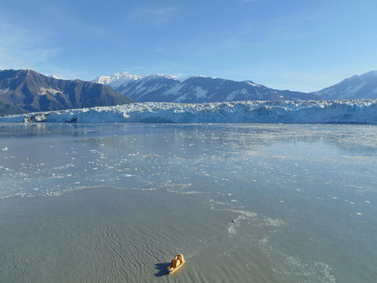 10 km Breite und 122 km Länge ist der am nördlichen Ende der Yakutat Bay gelegene Hubbard-Gletscher