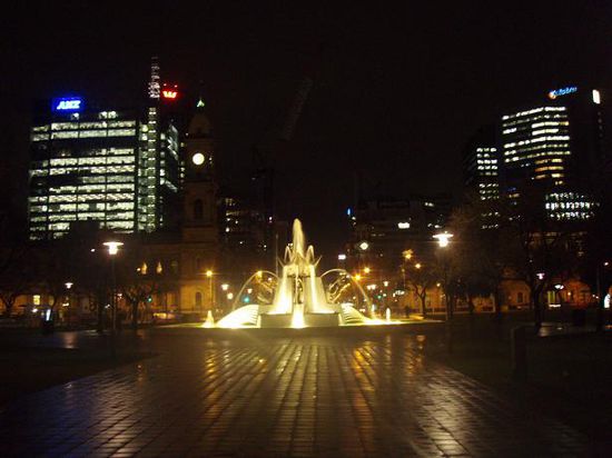 Adelaide bei Nacht