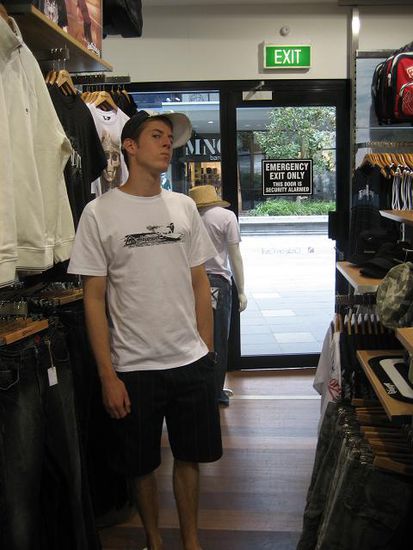 posen im billabongstore