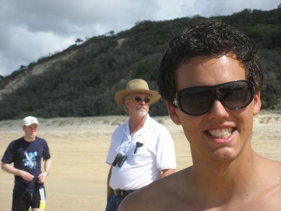 der gealterte tourist im background wurde extra fuer diese wundervolle komposition ins bild gerueckt