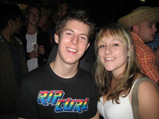 kurz vorm rauswurf auser downunder-bar (umstaende unbekannt)