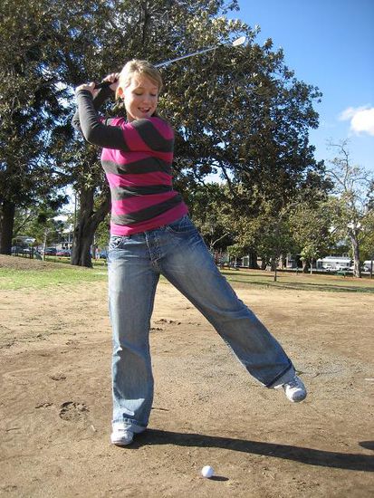 vanessa setzt die golfmoves von golfjedi pedda perfekt um