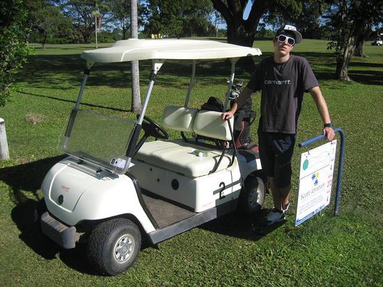 macht sich echt gut: Golfkarre mit Pedda